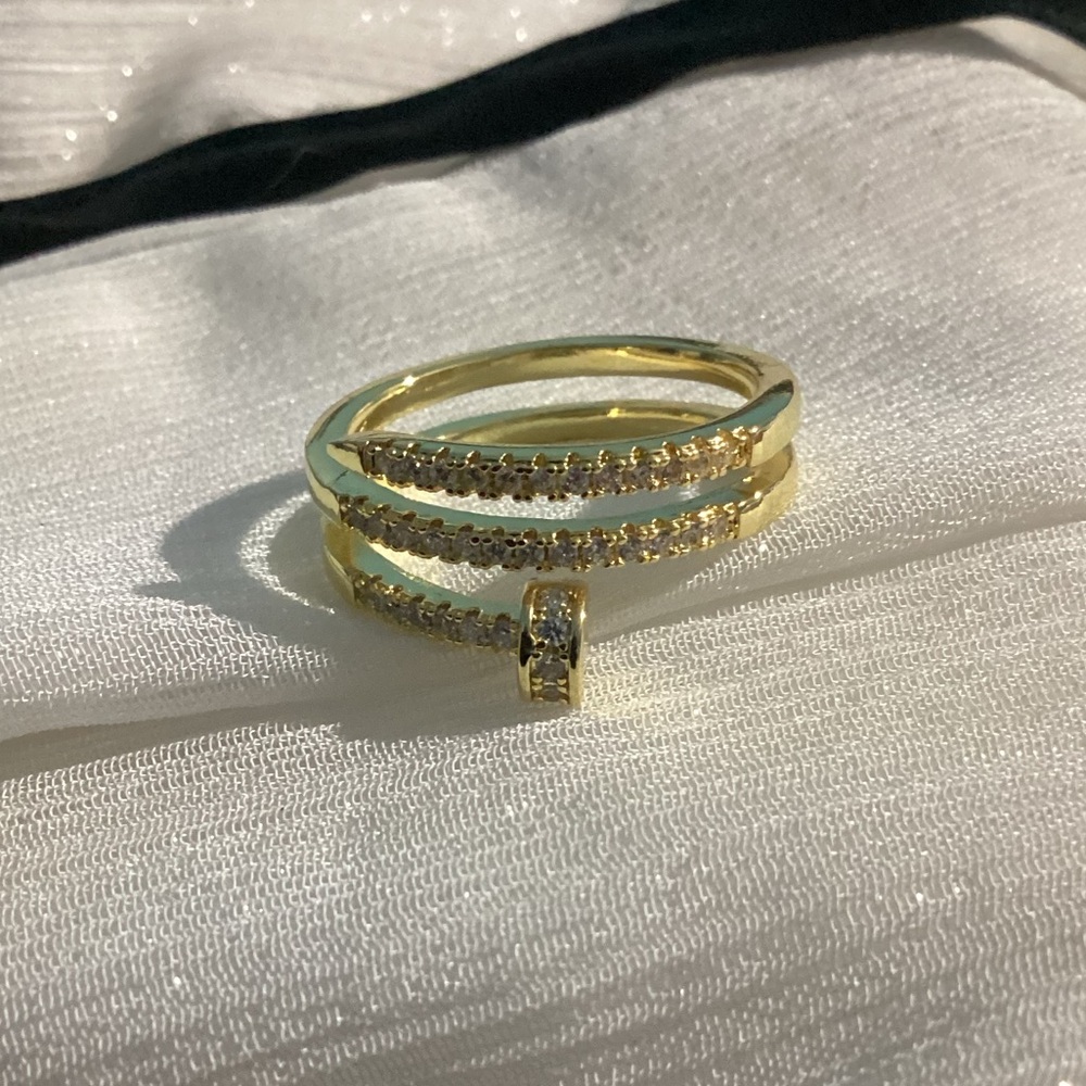 💋💄18k Gold Polymer Sparkling Zircon Swirl Nail Ring - Picture 13 of 17